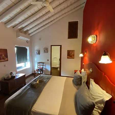 Hotel La Guzmana De *