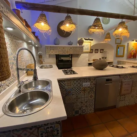 Otel La Guzmana De *