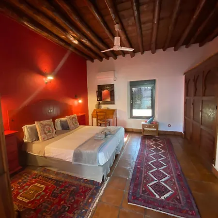 Hotel La Guzmana De *