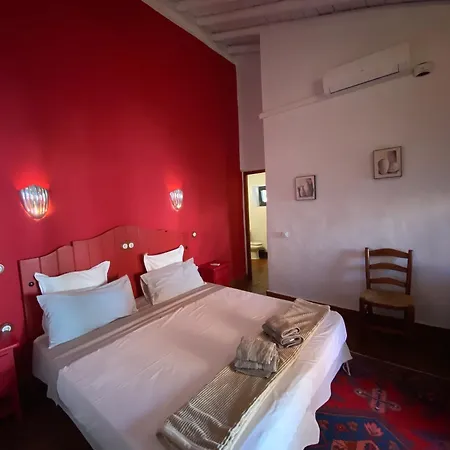 Hotel La Guzmana De *